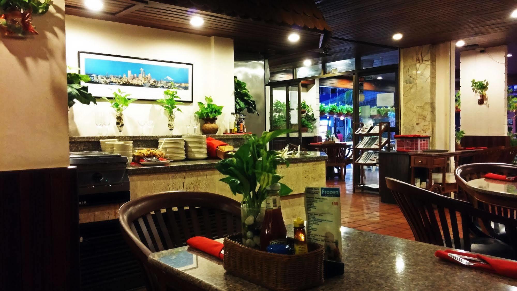 Cafe Отель 2*